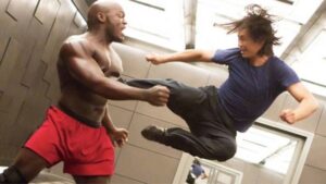 tiger chen in a fight scene in m3 Люди забывают, что Киану Ривз был режиссером одного из лучших фильмов о боевых искусствах «Человек из Тайцзи» 2010-х годов